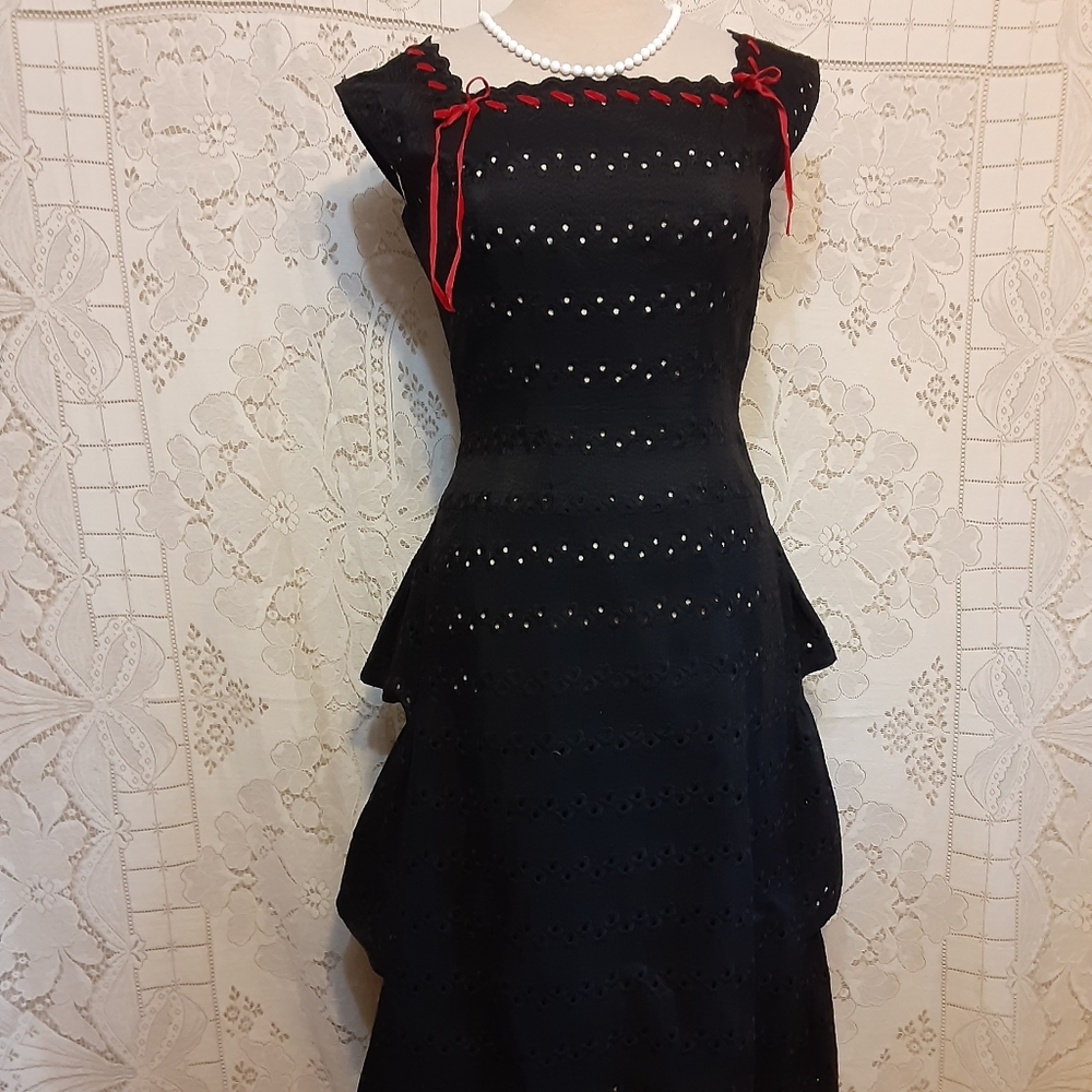 Vintage 1950s LOLITA Eyelet Taffeta Party Dress Size M - Picture 4 of 16